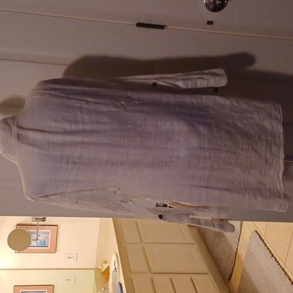 🌺Democracy White Blouse with Tan Buttons - Picture 8 of 10